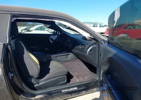 2017 Dodge Challenger Sxt z USA, uszkodzony, nr VIN 2C3CDZAG4HH633291